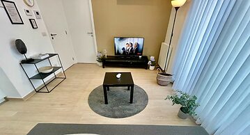 Modern 1BR Near Diamond District by Oneluxstay