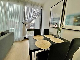Modern 1BR Near Diamond District by Oneluxstay