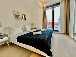 Modern 1BR Near Diamond District by Oneluxstay