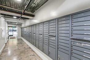 Stylish 2br/2ba At HWH by Oneluxstay