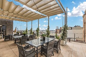 Stylish 2br/2ba At HWH by Oneluxstay