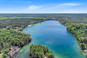 Lakeside Getaway Includes Hot Tub pet Friendly