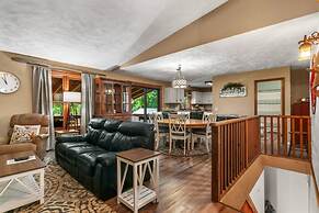 Lakeside Getaway Includes Hot Tub pet Friendly