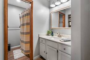 Lakeside Getaway Includes Hot Tub pet Friendly