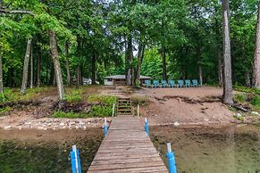 Lakeside Getaway Includes Hot Tub pet Friendly