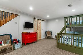 Lakeside Getaway Includes Hot Tub pet Friendly