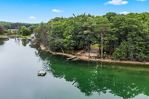 Lakeside Getaway Includes Hot Tub pet Friendly