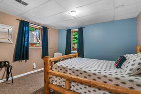 Lakeside Getaway Includes Hot Tub pet Friendly