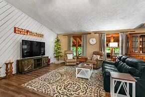 Lakeside Getaway Includes Hot Tub pet Friendly