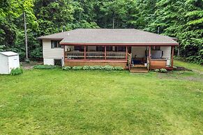 Lakeside Getaway Includes Hot Tub pet Friendly