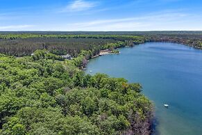 Lakeside Getaway Includes Hot Tub pet Friendly