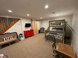 Lakeside Getaway Includes Hot Tub pet Friendly