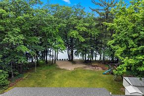 Lakeside Getaway Includes Hot Tub pet Friendly