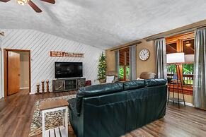 Lakeside Getaway Includes Hot Tub pet Friendly