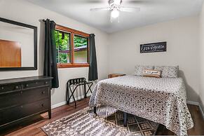 Lakeside Getaway Includes Hot Tub pet Friendly