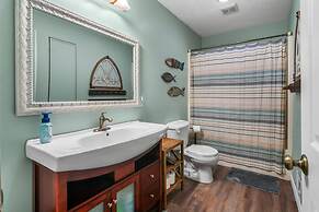 Lakeside Getaway Includes Hot Tub pet Friendly