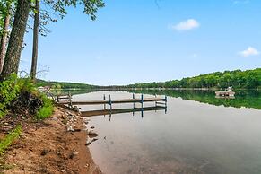 Lakeside Getaway Includes Hot Tub pet Friendly