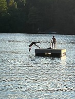 Lakeside Getaway Includes Hot Tub pet Friendly