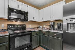 Lakeside Getaway Includes Hot Tub pet Friendly