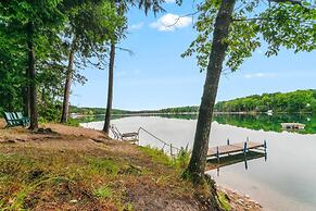 Lakeside Getaway Includes Hot Tub pet Friendly