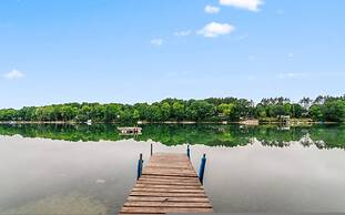 Lakeside Getaway Includes Hot Tub pet Friendly