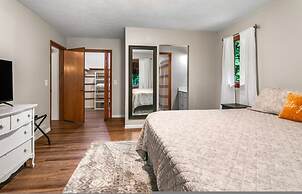 Lakeside Getaway Includes Hot Tub pet Friendly