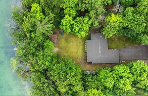 Lakeside Getaway Includes Hot Tub pet Friendly