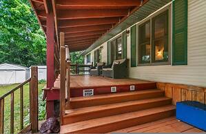 Lakeside Getaway Includes Hot Tub pet Friendly