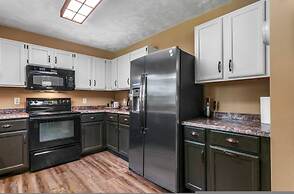 Lakeside Getaway Includes Hot Tub pet Friendly