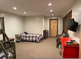 Lakeside Getaway Includes Hot Tub pet Friendly