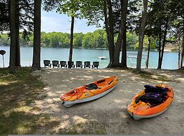 Lakeside Getaway Includes Hot Tub pet Friendly