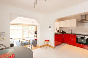 4guests-2br-privategarden-freeparking