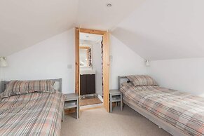 4guests-2br-privategarden-freeparking