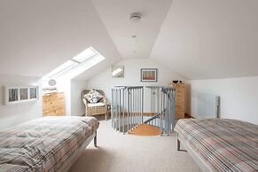 4guests-2br-privategarden-freeparking