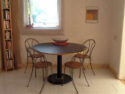 4guests-2br-privategarden-freeparking