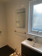 4guests-2br-privategarden-freeparking