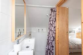 4guests-2br-privategarden-freeparking