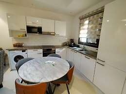 Charming Studio With Garden Terrace