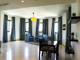 Marina View Luxury Retreat