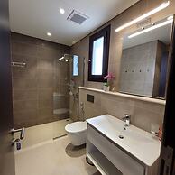 Chic 1-bedroom With Pool View