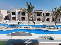 Elegant Studio With Pool Views