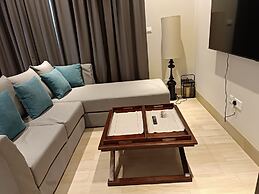 Elegant Studio With Pool Views