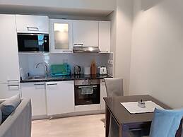 Elegant Studio With Pool Views