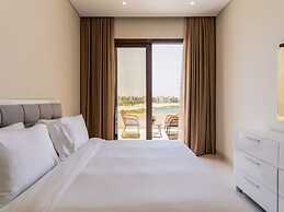 Elegant Lagoon View With Balcony