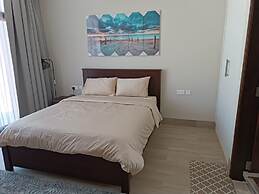 Cozy 2-bedroom Poolside Haven