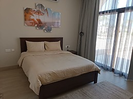 Cozy 2-bedroom Poolside Haven