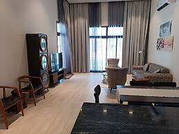 Cozy 2-bedroom Poolside Haven