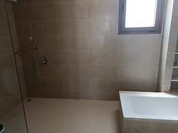 Cozy 2-bedroom Poolside Haven