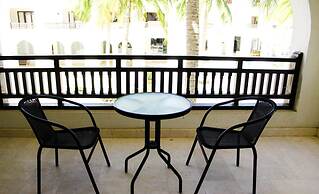 2-bedroom Waterfront Retreat