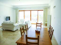 Spacious Apartment Retreat